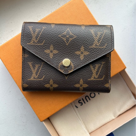 Louis Vuitton Victorine Wallet Monogram - Picture 1 of 6